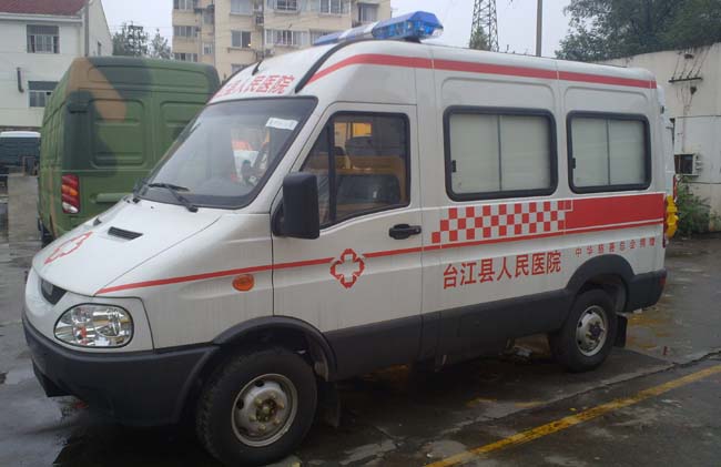 依维柯120救护车